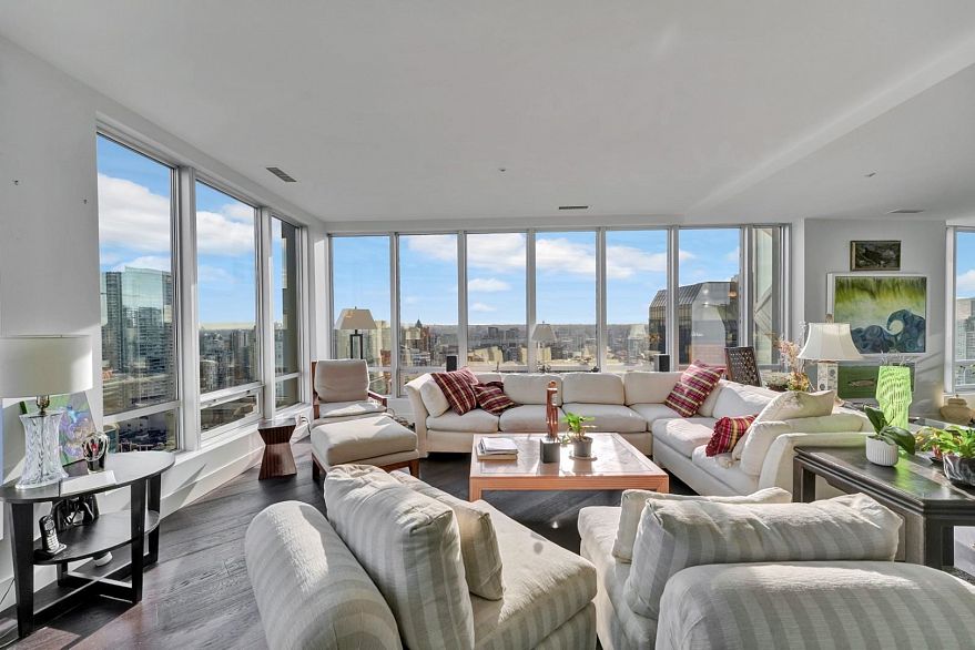 2106 989 Nelson Street