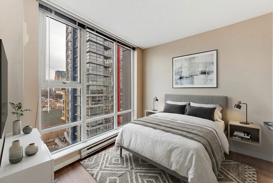 1209 131 Regiment Square