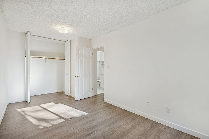 121 3461 E 49th Avenue