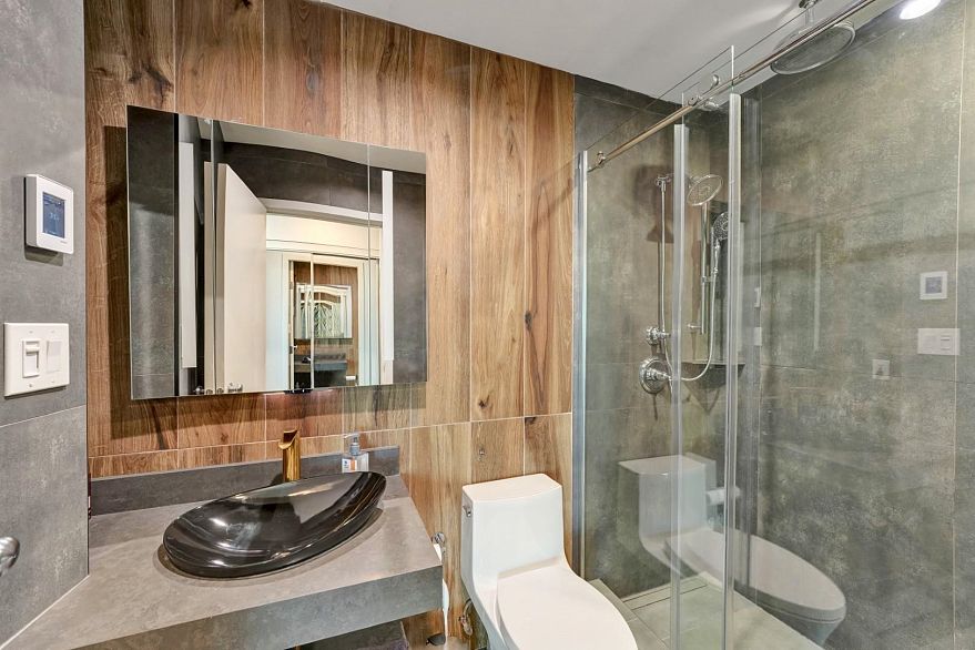 2106 989 Nelson Street