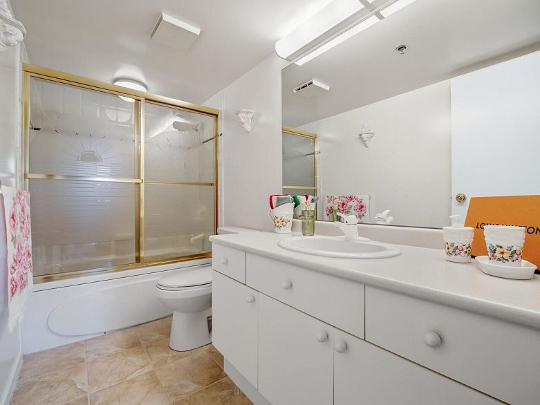 412 518 W 14th Avenue