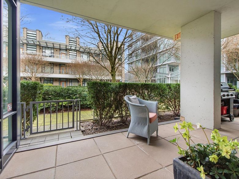 313 77 Walter Hardwick Avenue