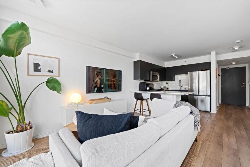 404 1633 W 8th Avenue