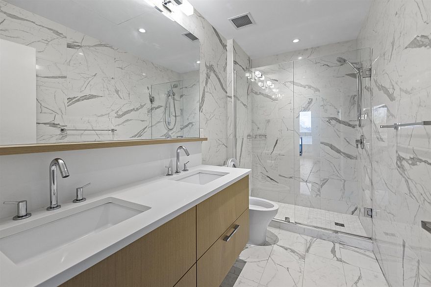 307 5383 Cambie Street