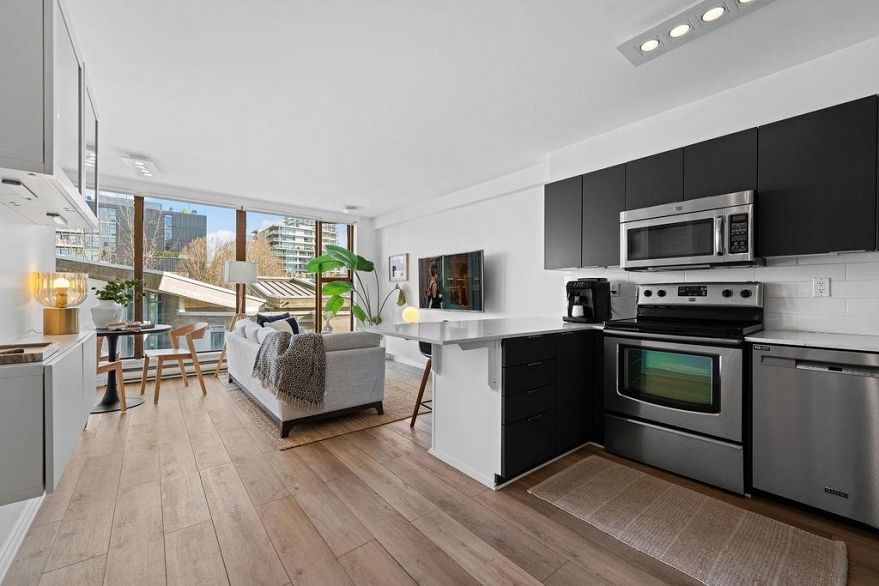 404 1633 W 8th Avenue