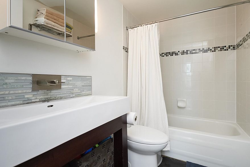 2005 1009 Expo Boulevard