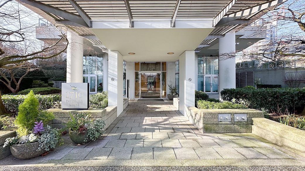 1004 1710 Bayshore Drive