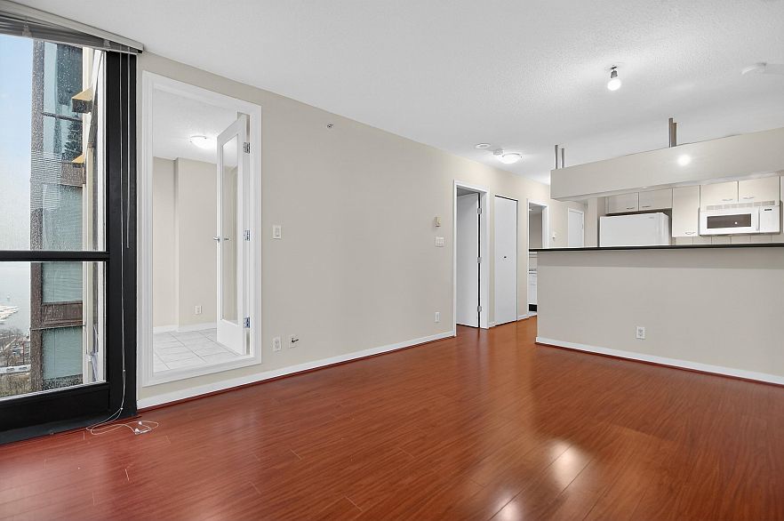 801 1367 Alberni Street