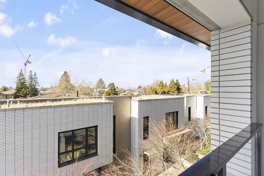 307 5383 Cambie Street