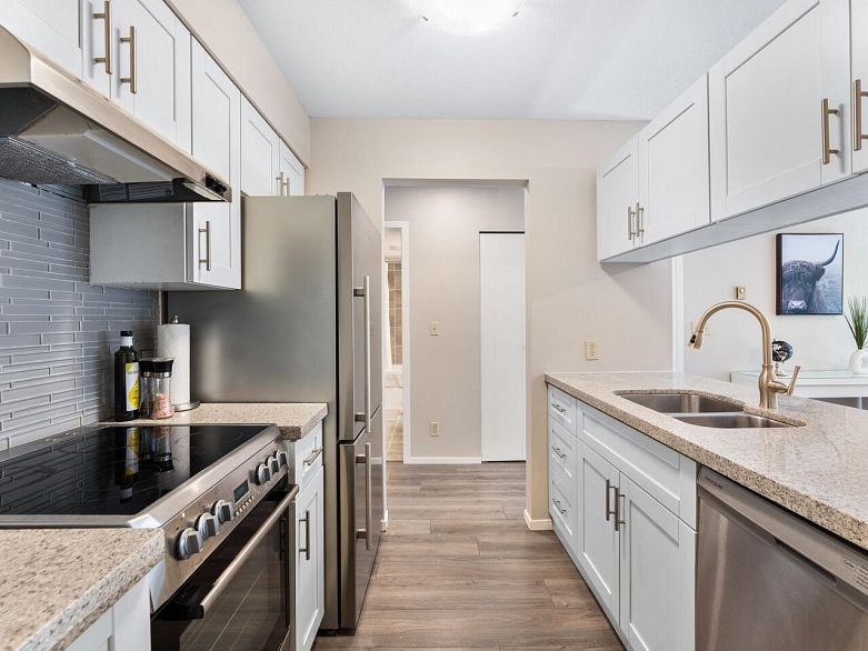 102 2195 W 5th Avenue