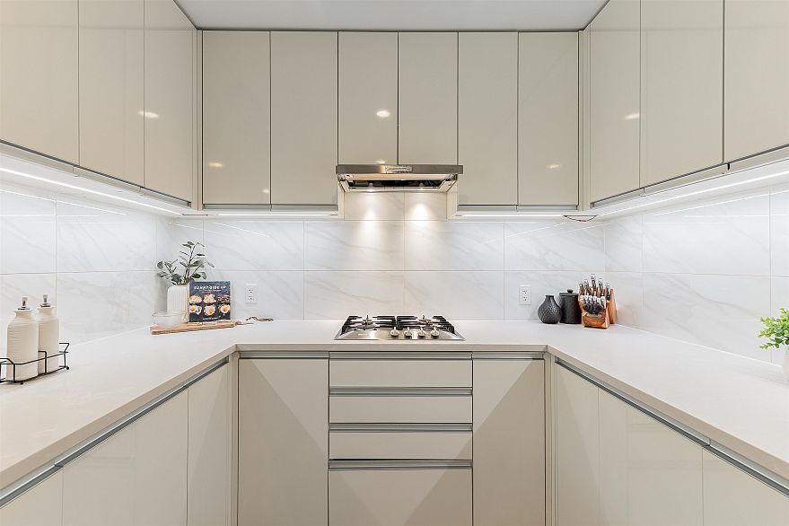 202 528 W King Edward Avenue