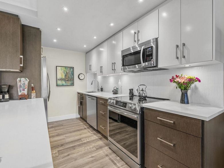 521 666 Leg In Boot Square