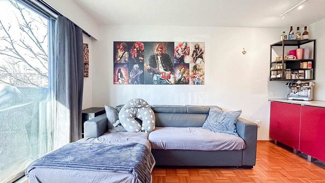 202 2080 Maple Street