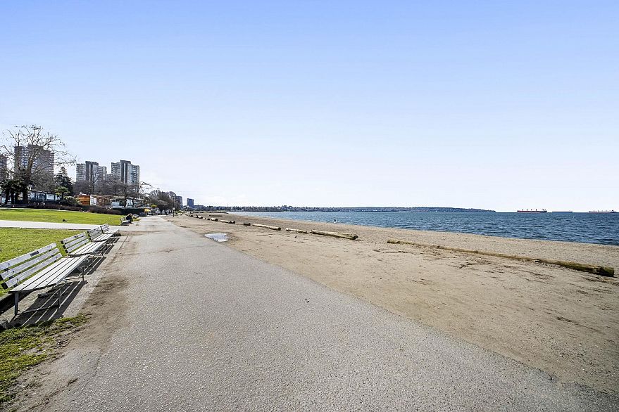 301 1330 Harwood Street