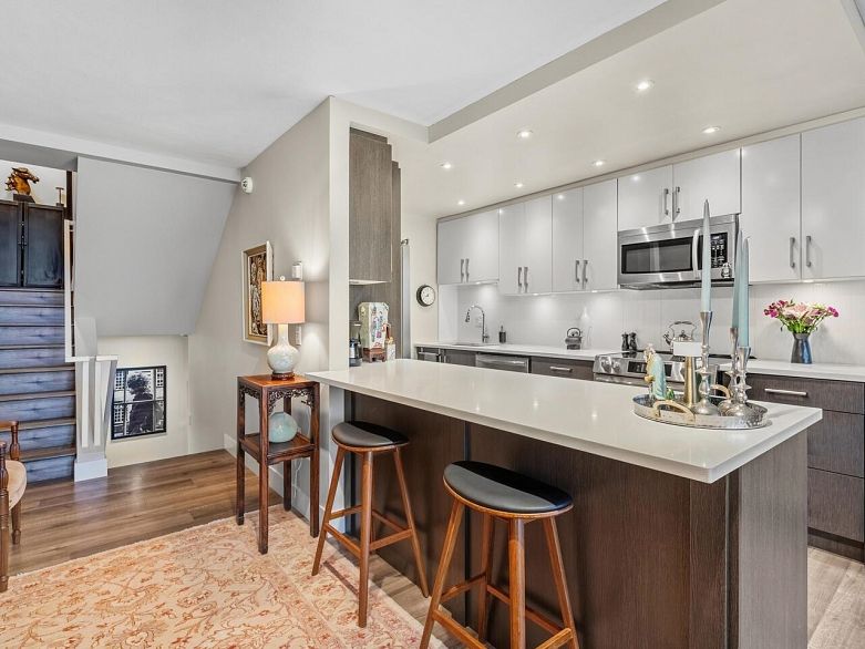 521 666 Leg In Boot Square