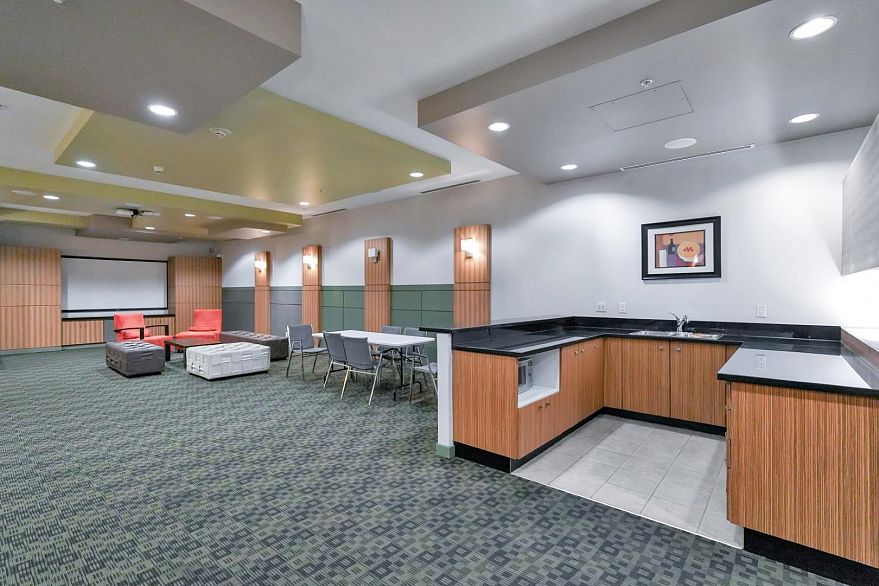 407 1333 W Georgia Street