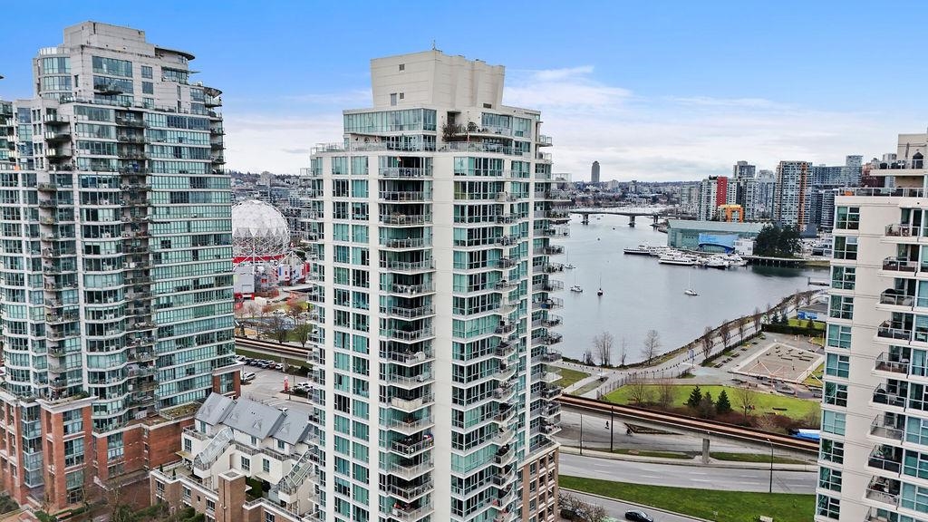 1302 120 Milross Avenue