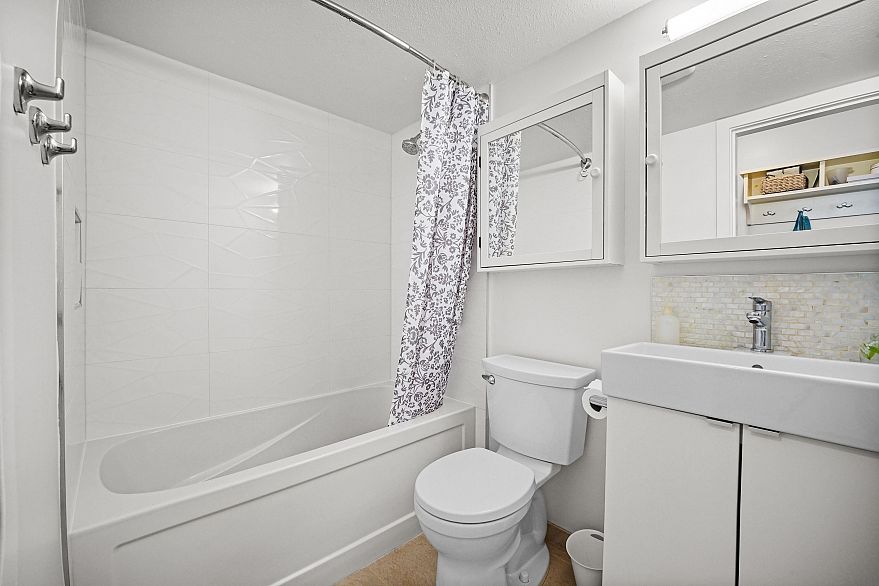 301 674 W 17th Avenue