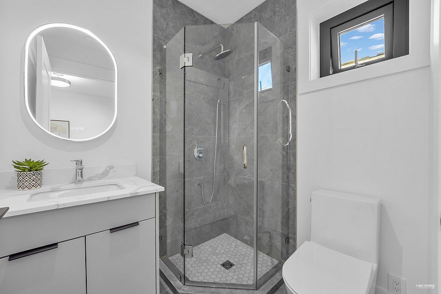 1 1722 W 68th Avenue