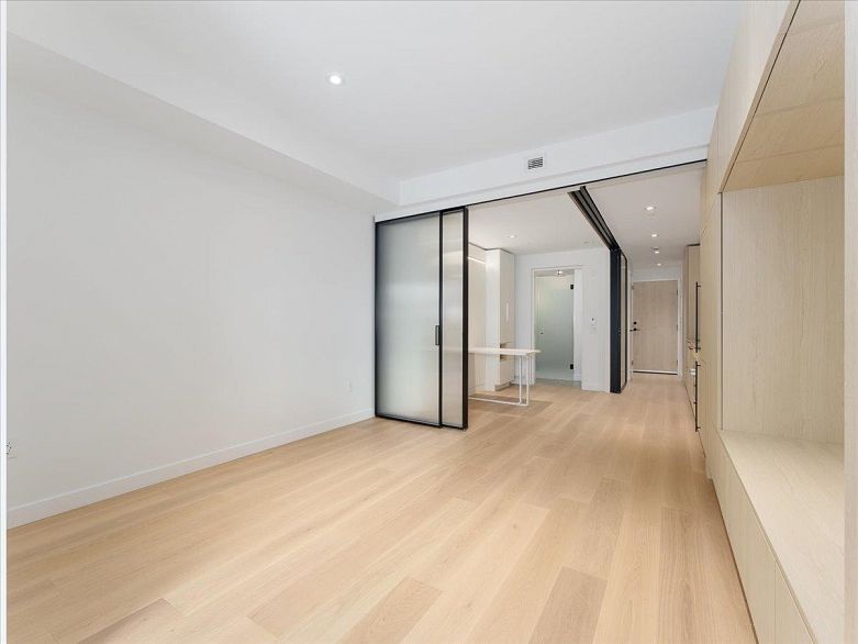 513 2471 St George Street