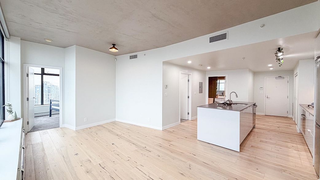 PH4 108 Cordova Street