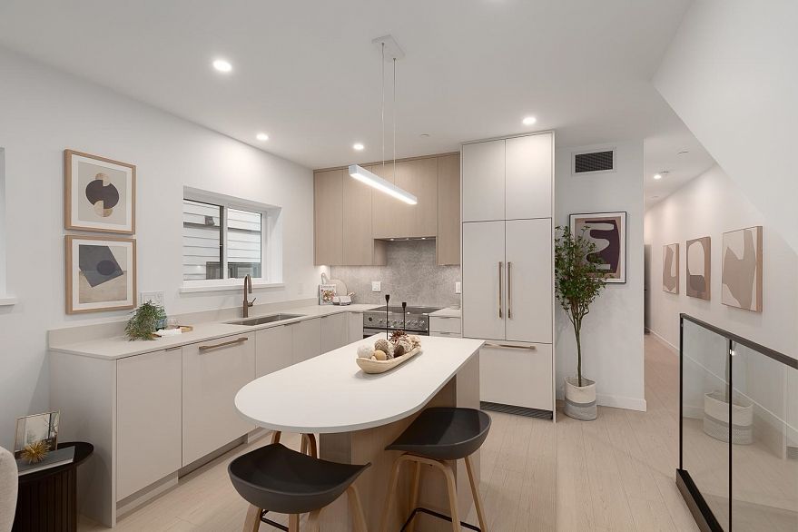 203 2329 E 34th Avenue