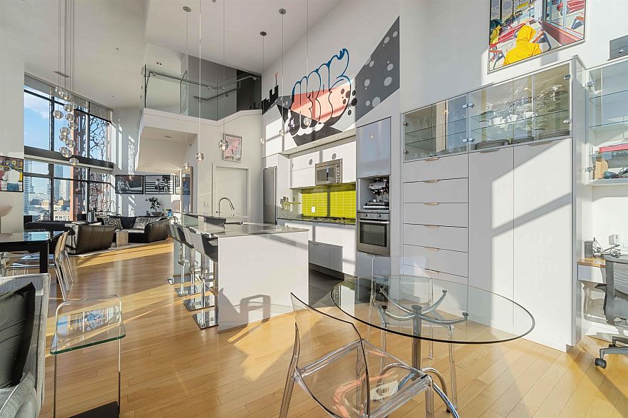 2306 128 W Cordova Street