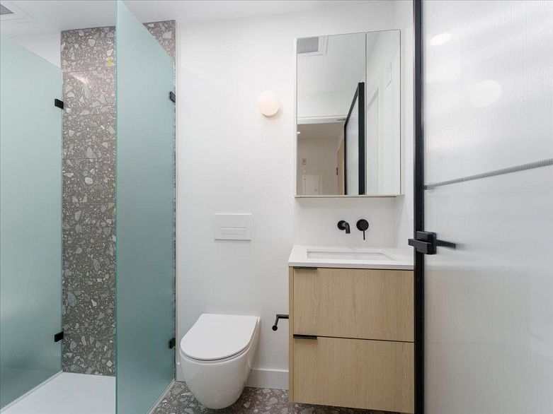 513 2471 St George Street