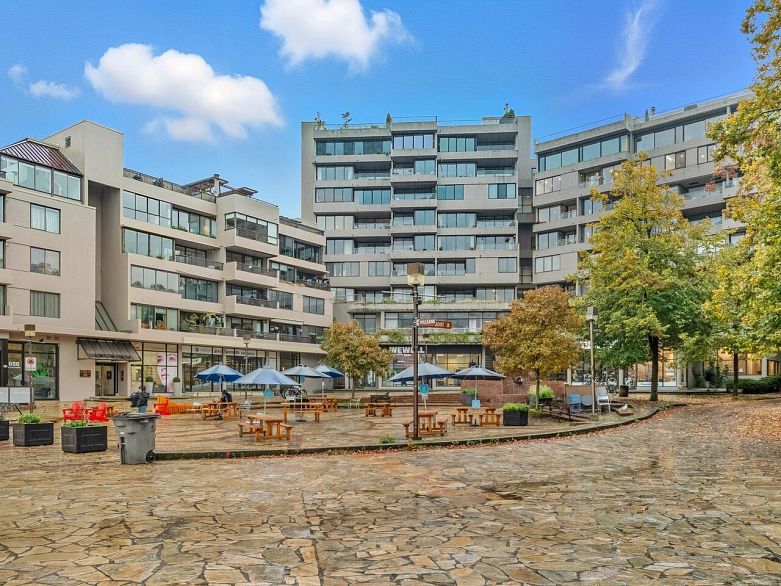 521 666 Leg In Boot Square