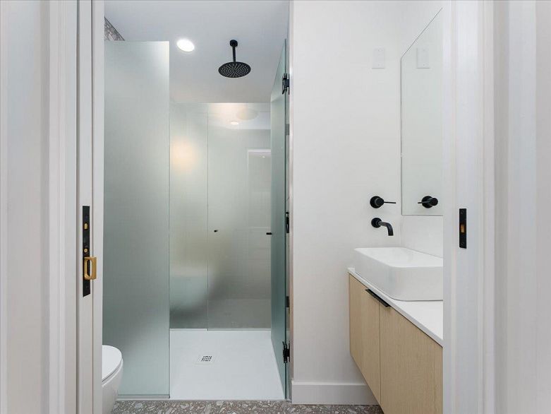 513 2471 St George Street