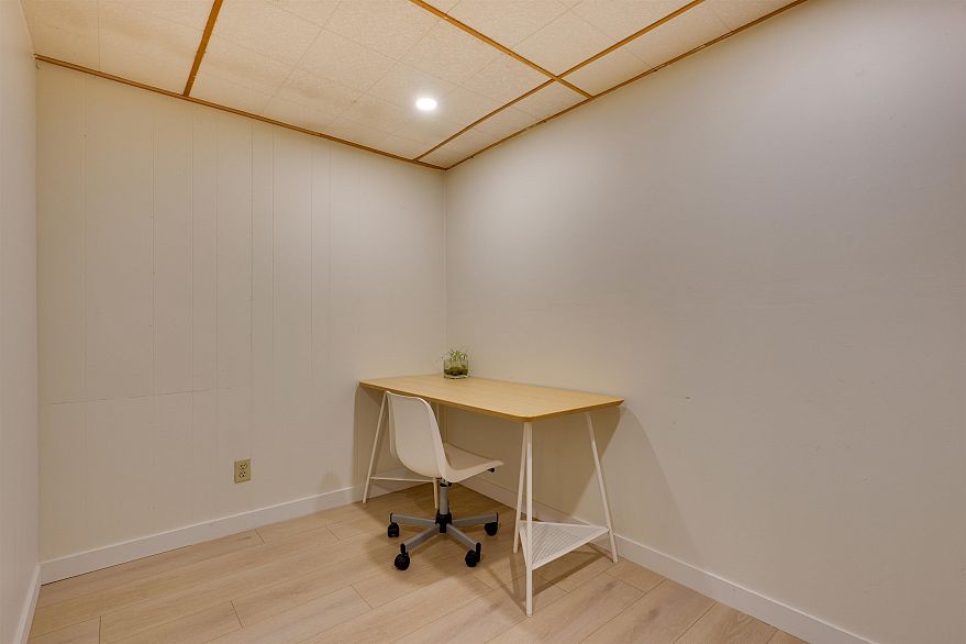 76 3437 E 49th Avenue