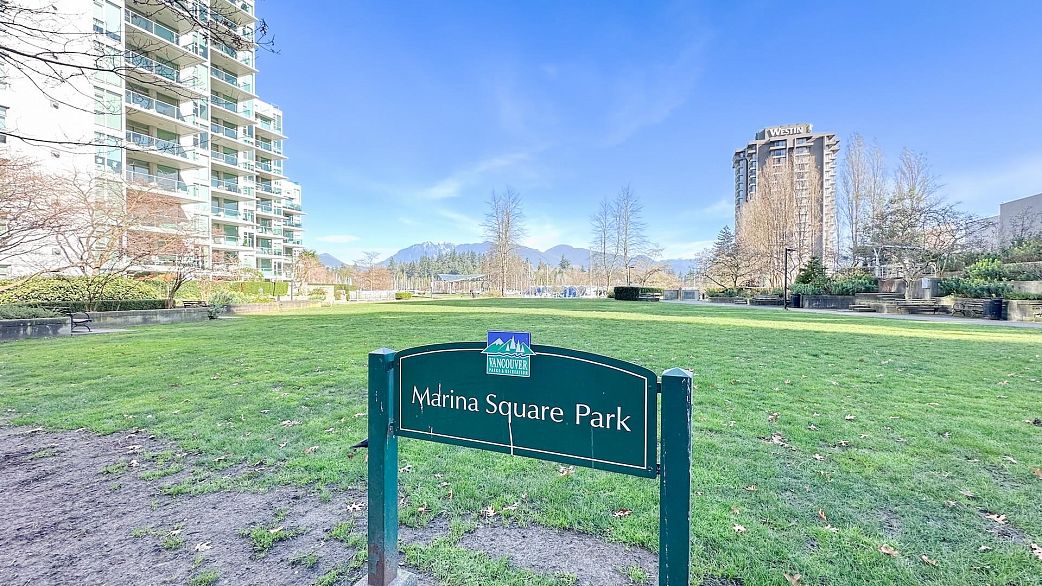 1004 1710 Bayshore Drive