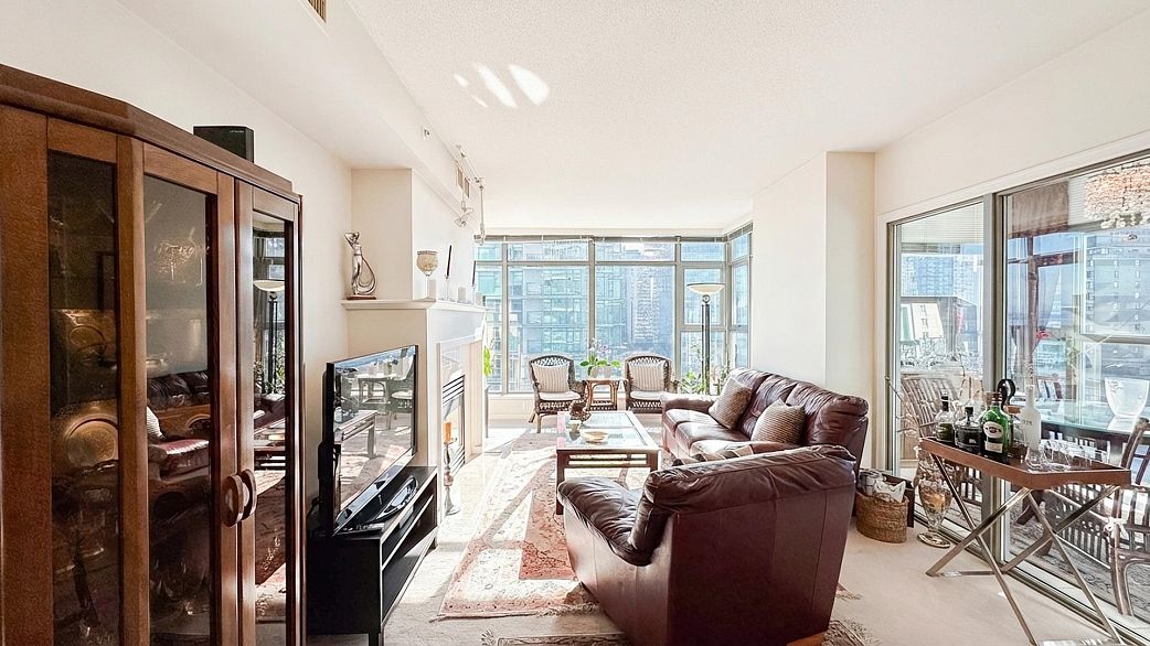 1004 1710 Bayshore Drive