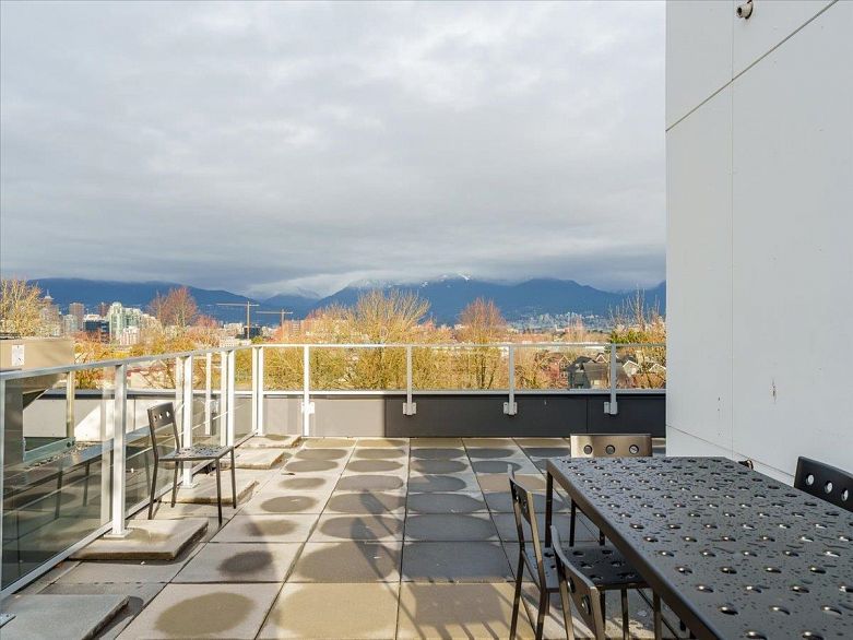 513 2471 St George Street