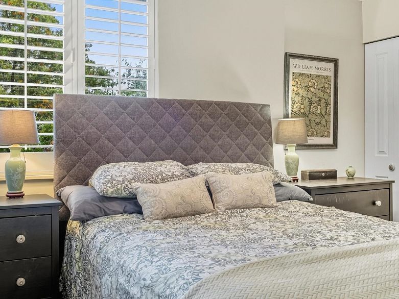 521 666 Leg In Boot Square