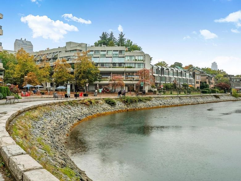 521 666 Leg In Boot Square