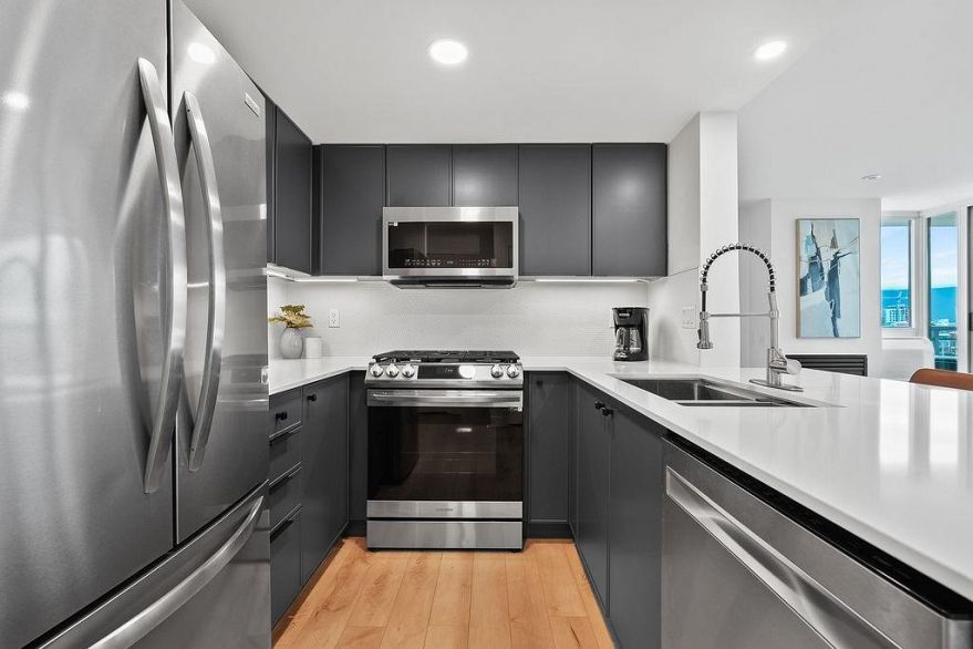 1302 120 Milross Avenue