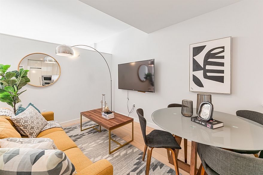 202 528 W King Edward Avenue