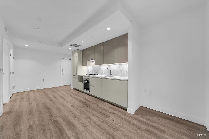 303 8121 Chester Street