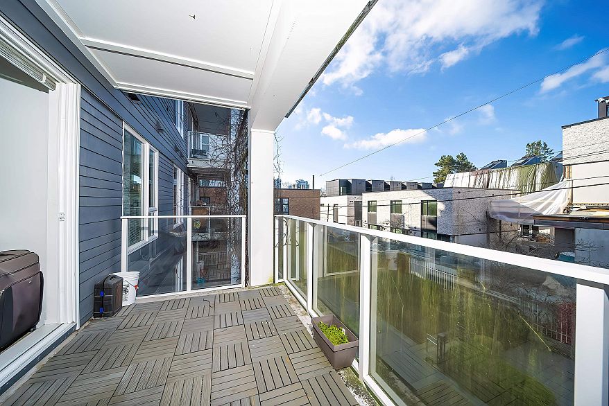 208 6933 Cambie Street