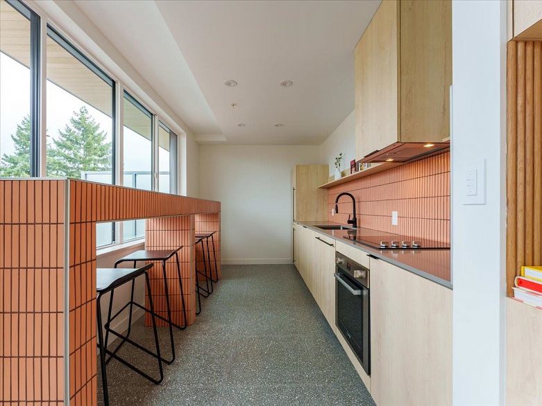 513 2471 St George Street