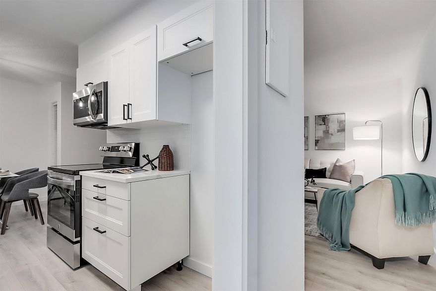 206 1622 Frances Street