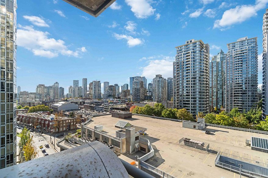 1303 930 Cambie Street