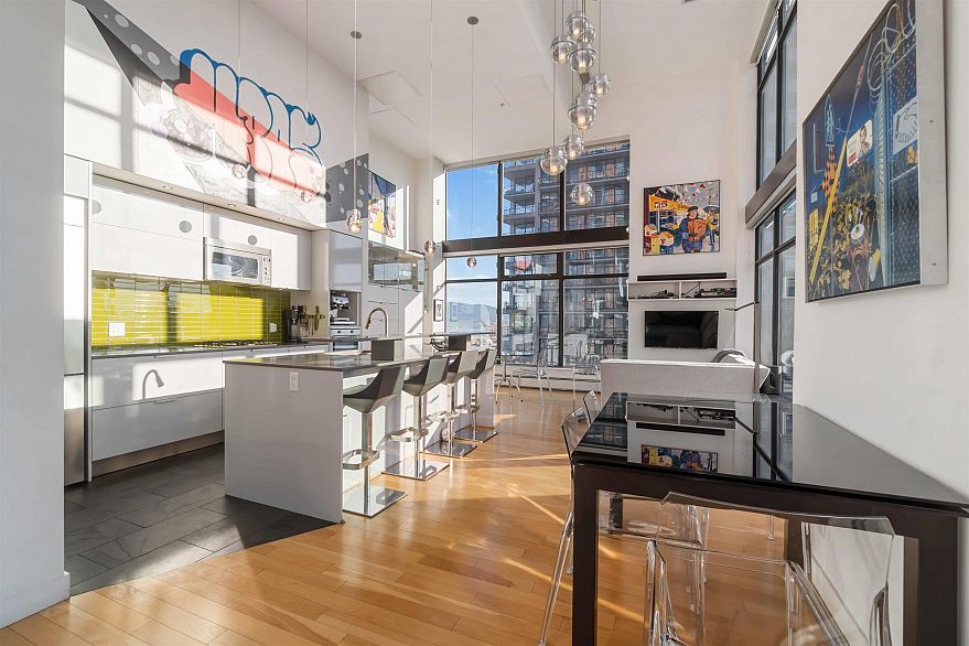 2306 128 W Cordova Street