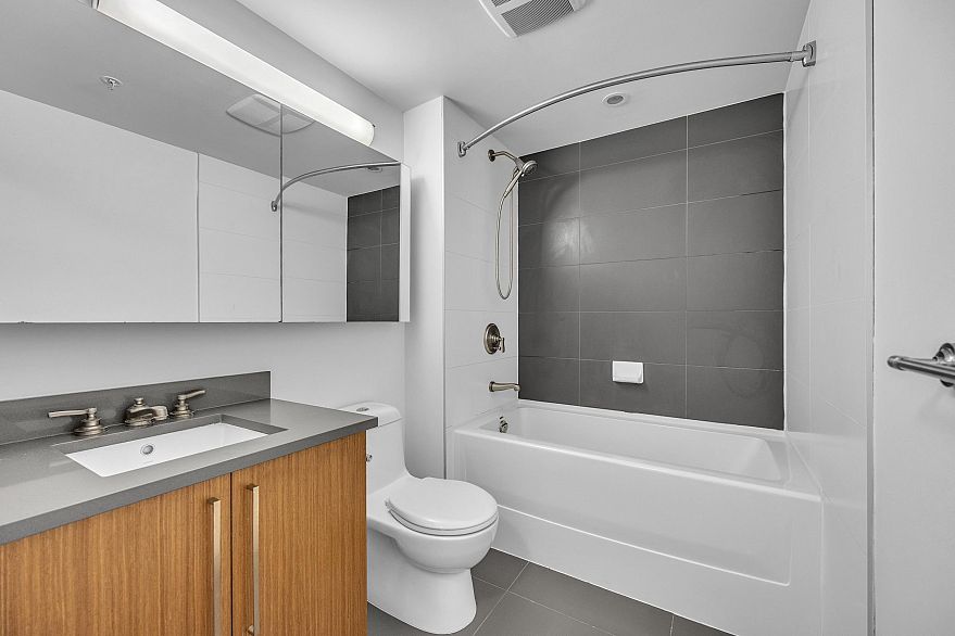 509 251 E 7th Avenue