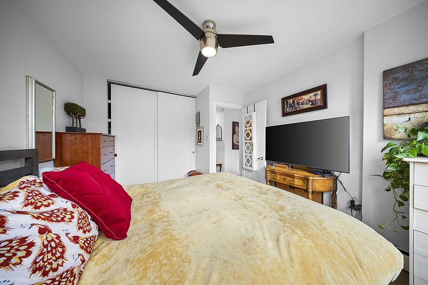 301 1330 Harwood Street