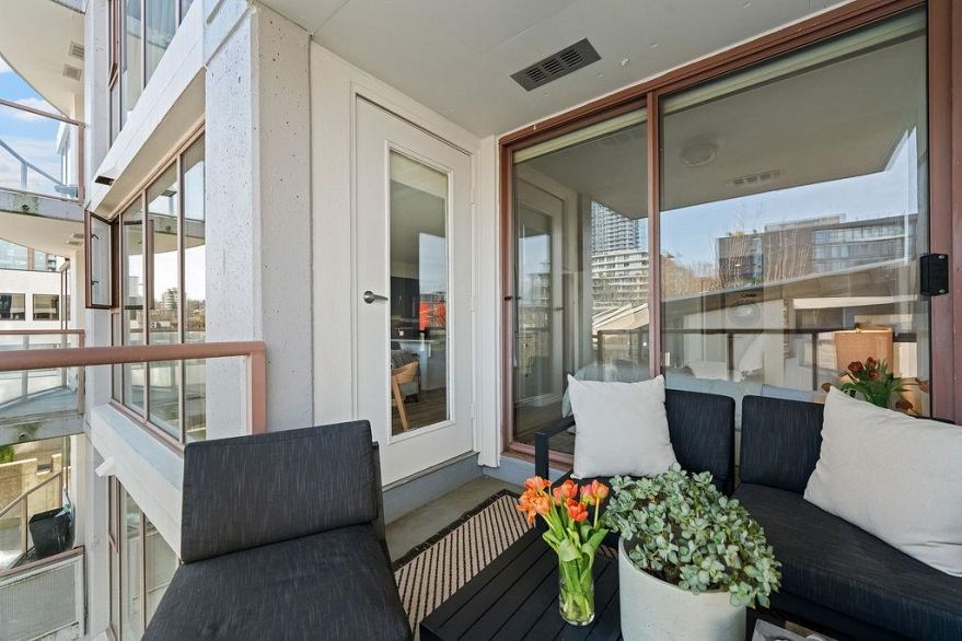 404 1633 W 8th Avenue