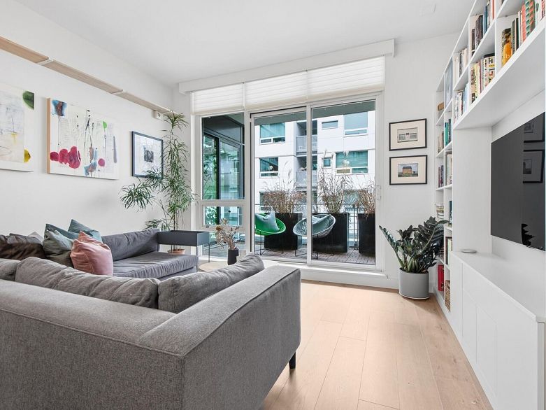 313 77 Walter Hardwick Avenue