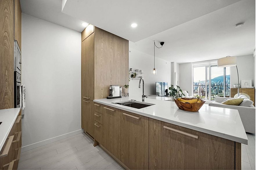 1911 285 E 10th Avenue