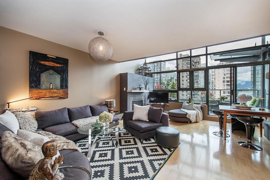 PH4 1688 Robson Street